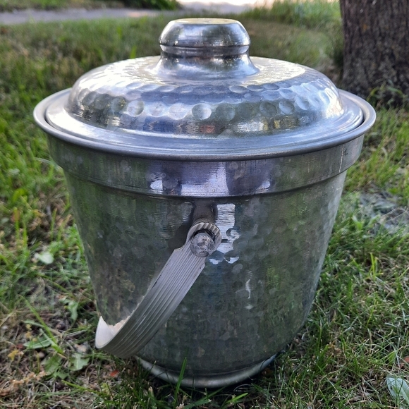 Vintage MCM Italian hammered aluminum silver metal ice bucket with tongs - Picture 11 of 15